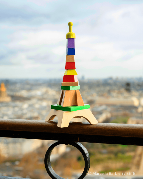 tour Eiffel en Bois Empilable - VILAC
